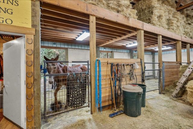 22915 E Morris Rd, Newman Lake, WA 99025