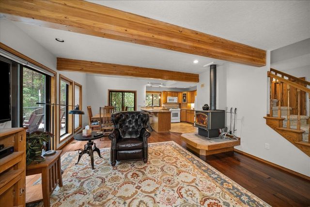 22915 E Morris Rd, Newman Lake, WA 99025