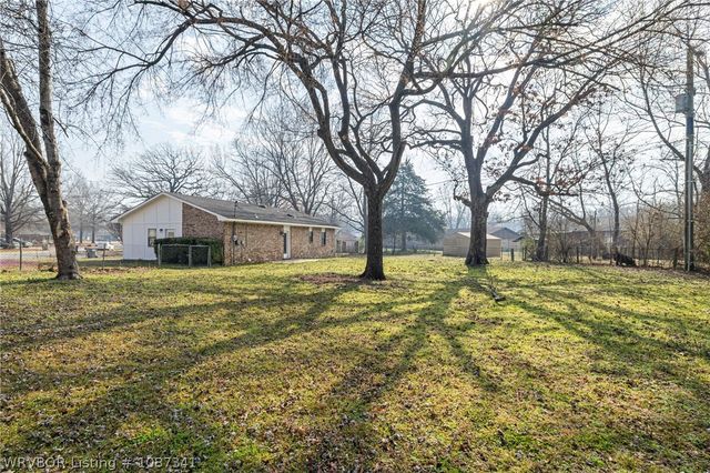 1105 Brentwood Drive, Greenwood, AR 72936