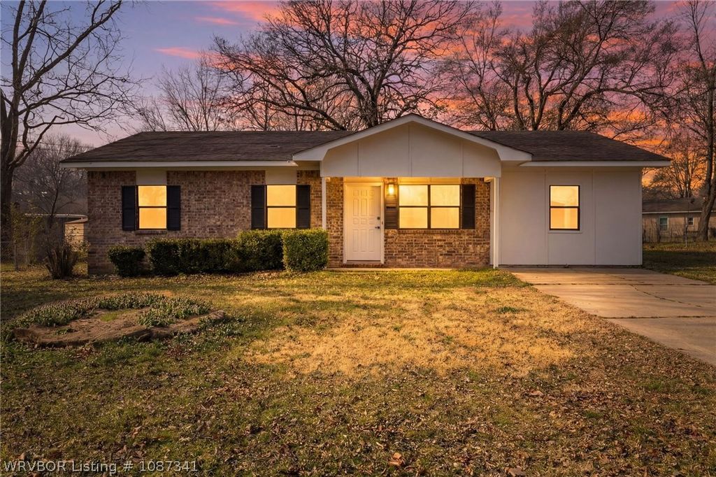 1105 Brentwood Drive, Greenwood, AR 72936