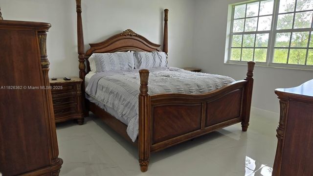 230 SW 117th Ter, Pembroke Pines, FL 33025
