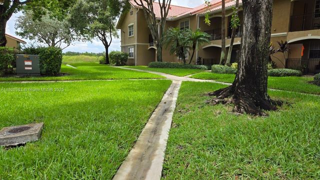 230 SW 117th Ter, Pembroke Pines, FL 33025