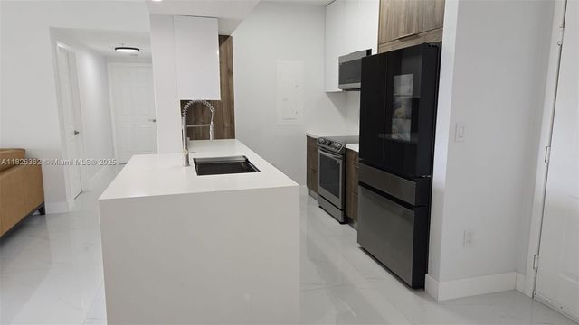 230 SW 117th Ter, Pembroke Pines, FL 33025