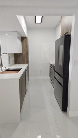 230 SW 117th Ter, Pembroke Pines, FL 33025