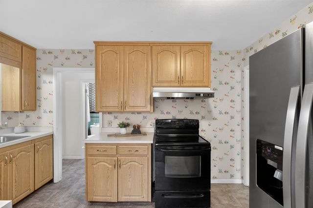 744 S Fabrique Dr, Wichita, KS 67218