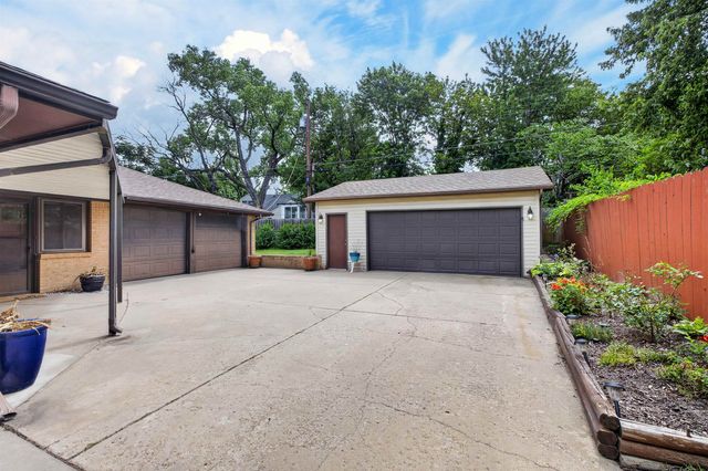 744 S Fabrique Dr, Wichita, KS 67218