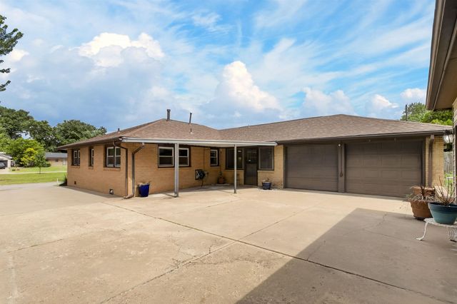 744 S Fabrique Dr, Wichita, KS 67218