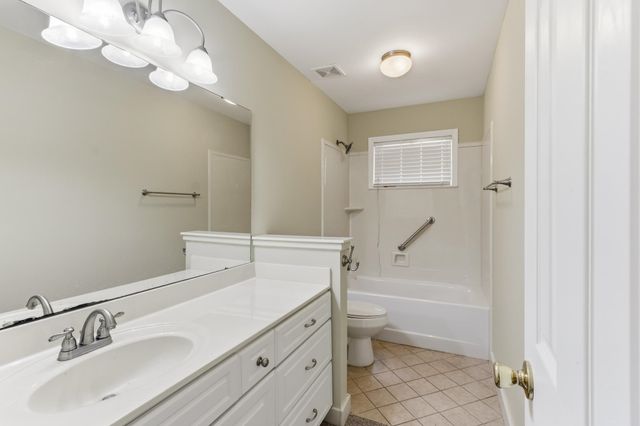 7493 APPLE YARD LN, Cordova, TN 38016