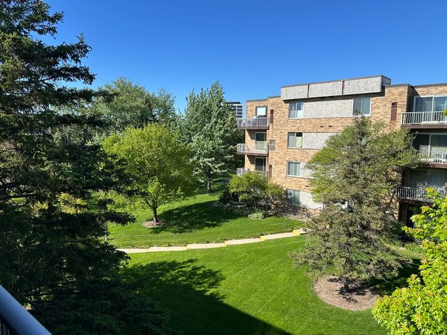 909 E Kenilworth Avenue 420, Palatine, IL 60074