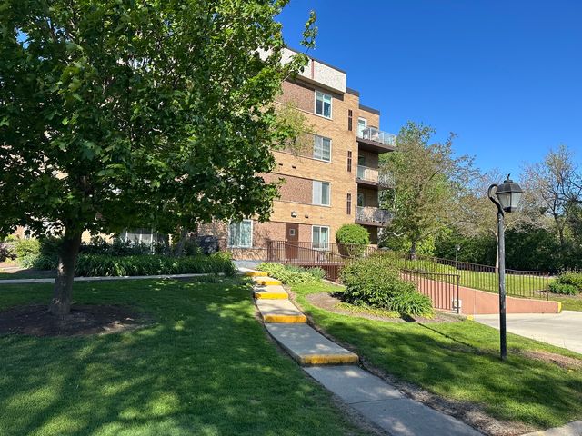 909 E Kenilworth Avenue 420, Palatine, IL 60074