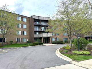 909 E Kenilworth Avenue 420, Palatine, IL 60074