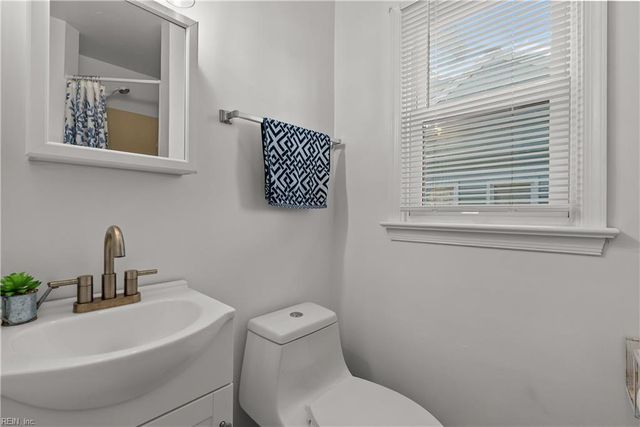 811 Twin Peak Ct CT, Chesapeake, VA 23320