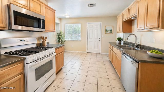 44608 Stanridge Avenue, Lancaster, CA 93535