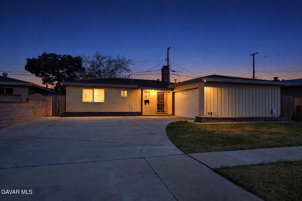 44608 Stanridge Avenue, Lancaster, CA 93535