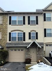 110 VALLEY DR #110, Red Lion, PA 17356