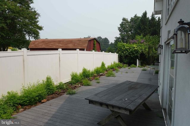 2407 VALLEY AVE, Wilmington, DE 19810