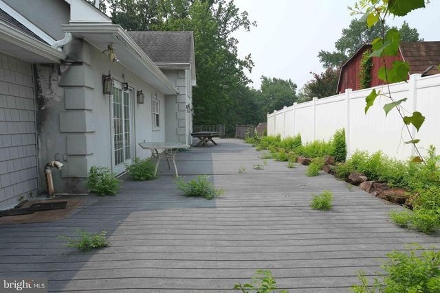 2407 VALLEY AVE, Wilmington, DE 19810