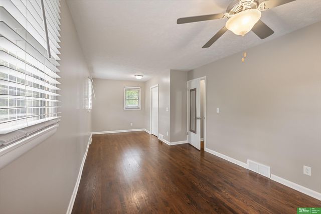 10934 Prairie Village Drive, Omaha, NE 68124