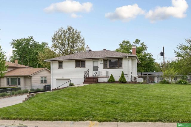 10934 Prairie Village Drive, Omaha, NE 68124