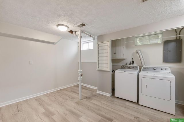 10934 Prairie Village Drive, Omaha, NE 68124
