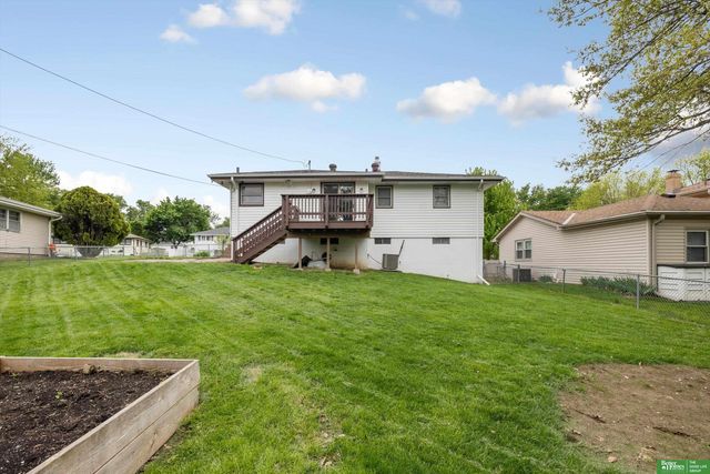 10934 Prairie Village Drive, Omaha, NE 68124