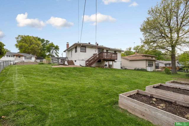 10934 Prairie Village Drive, Omaha, NE 68124