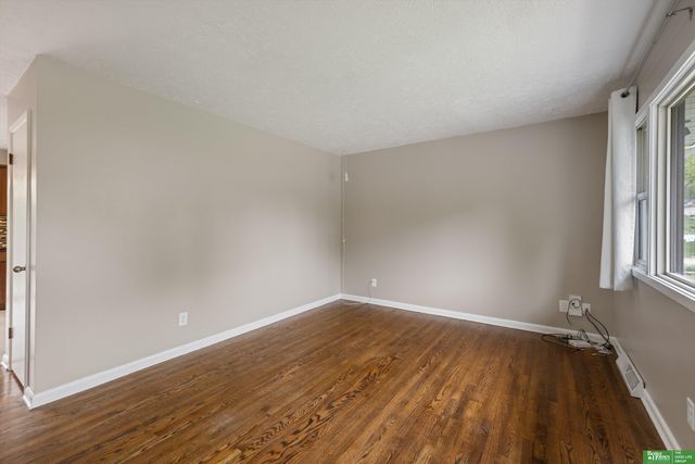 10934 Prairie Village Drive, Omaha, NE 68124