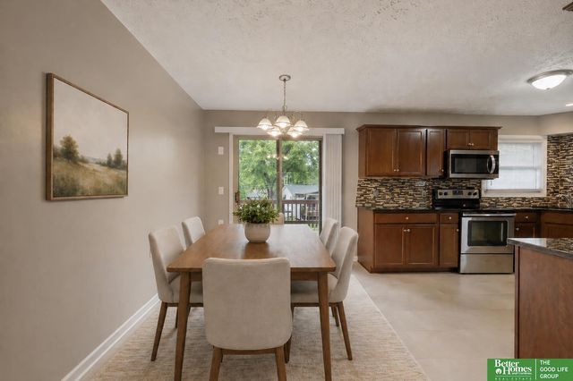 10934 Prairie Village Drive, Omaha, NE 68124