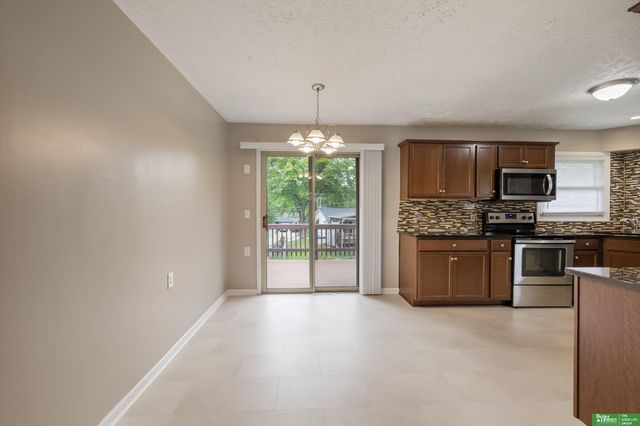 10934 Prairie Village Drive, Omaha, NE 68124