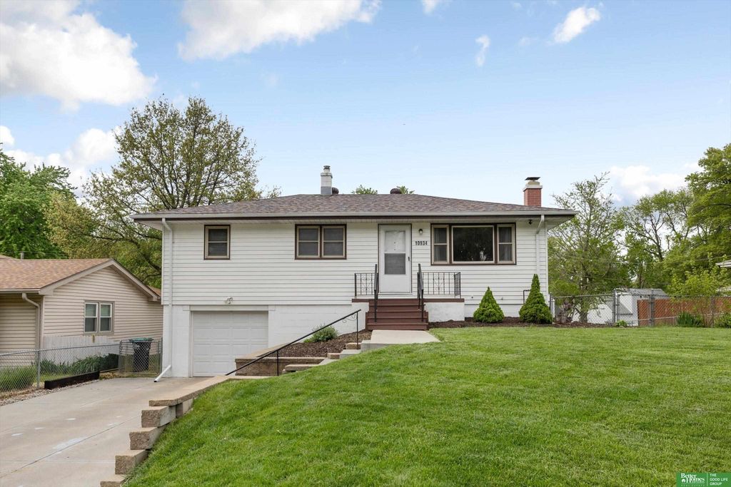 10934 Prairie Village Drive, Omaha, NE 68124
