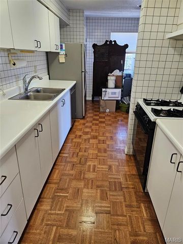10367 Oxford Hill Drive 26, St Louis, MO 63146