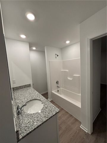 318 NW 67th Avenue, Bentonville, AR 72713