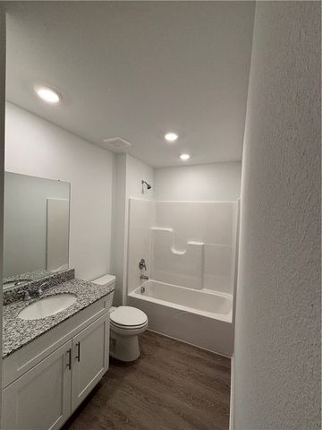 318 NW 67th Avenue, Bentonville, AR 72713