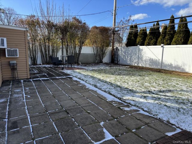 26 Polo Lane, Westbury, NY 11590