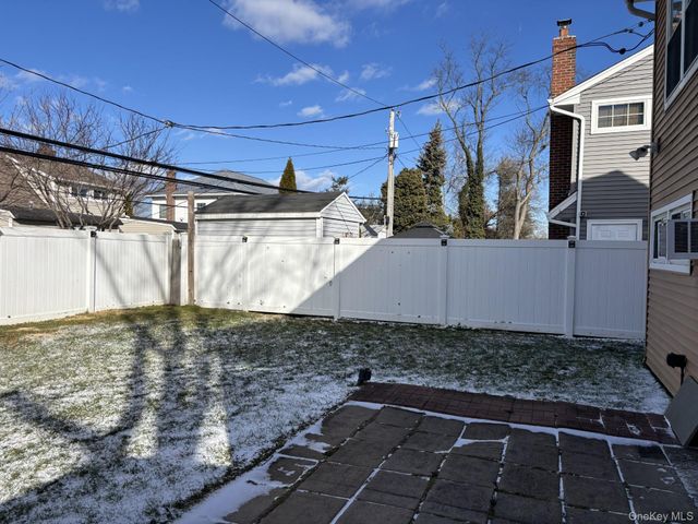 26 Polo Lane, Westbury, NY 11590