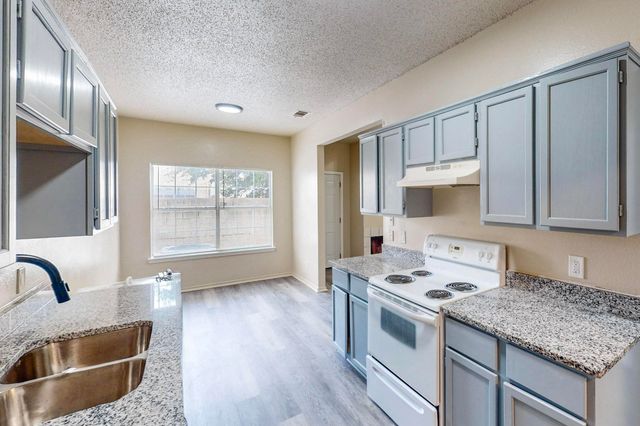 919 Fairbanks Circle, Duncanville, TX 75137