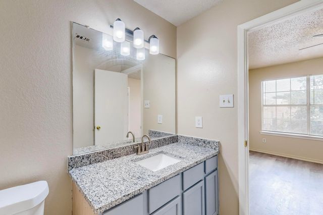 919 Fairbanks Circle, Duncanville, TX 75137