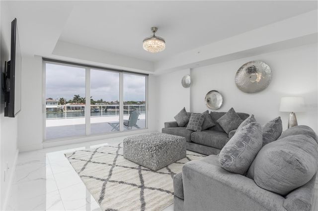 415 ISLAND WAY 207, Clearwater Beach, FL 33767