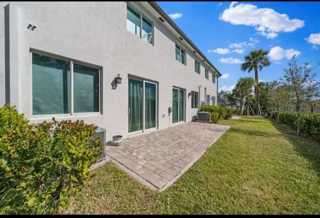 1559 W 26th Court, Riviera Beach, FL 33404