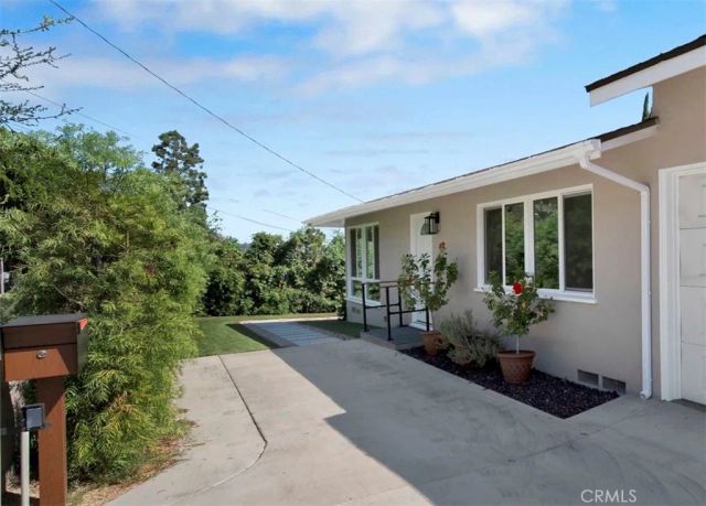 90 W Highland Avenue, Sierra Madre, CA 91024