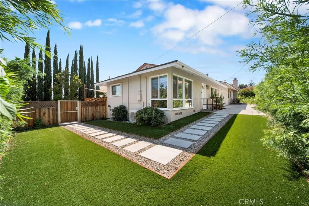 90 W Highland Avenue, Sierra Madre, CA 91024