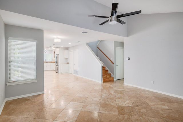 9518 Topridge DR 21, Austin, TX 78750