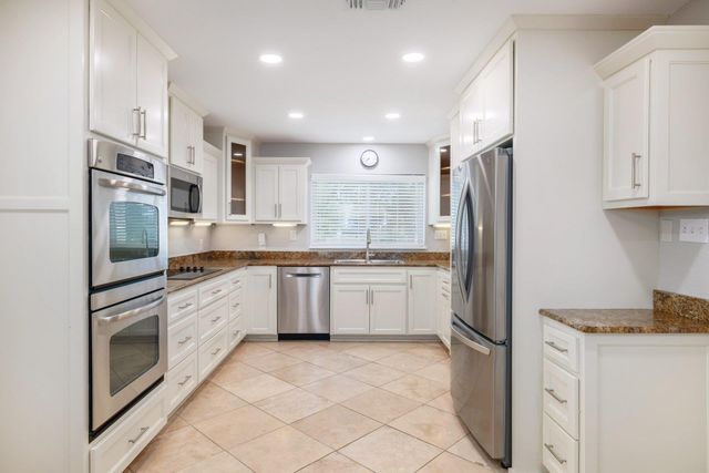 9518 Topridge DR 21, Austin, TX 78750