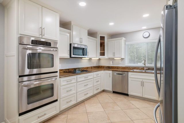 9518 Topridge DR 21, Austin, TX 78750