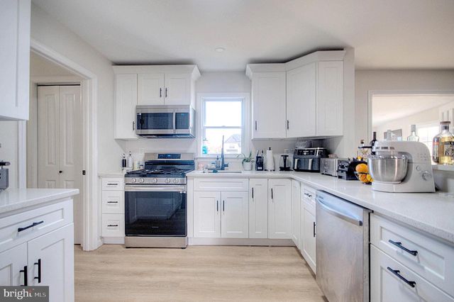 302 SYCAMORE AVE, Egg Harbor Township, NJ 08234