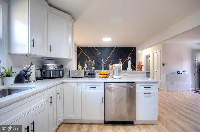 302 SYCAMORE AVE, Egg Harbor Township, NJ 08234