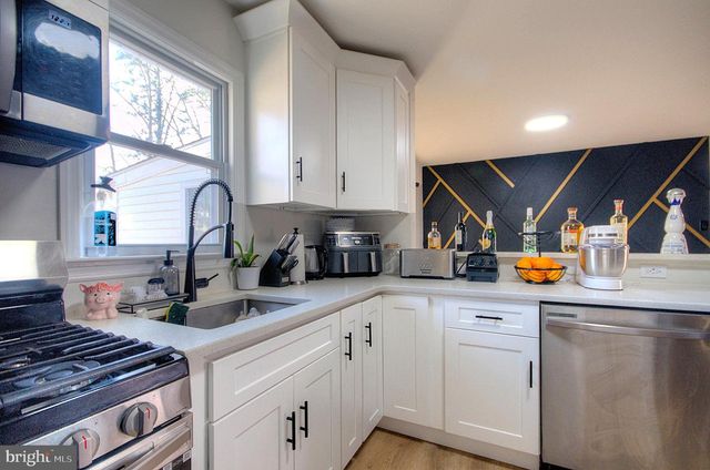 302 SYCAMORE AVE, Egg Harbor Township, NJ 08234