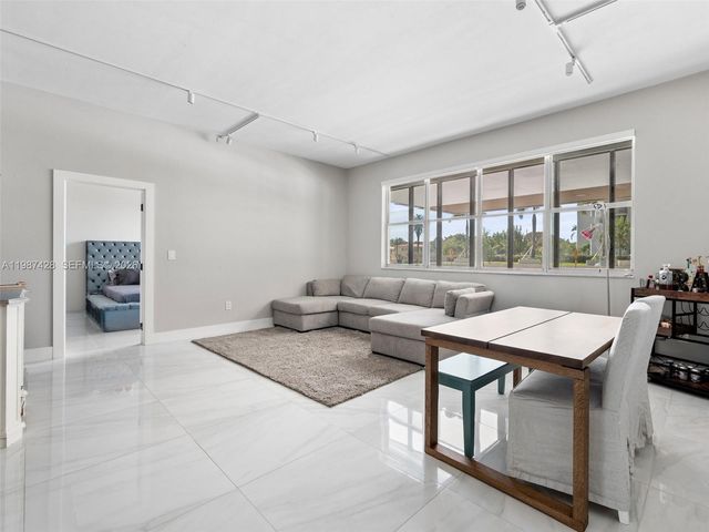 625 Biltmore Way 104, Coral Gables, FL 33134