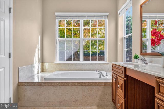 24 FISHER ISLAND CT, Monroe Township, NJ 08831