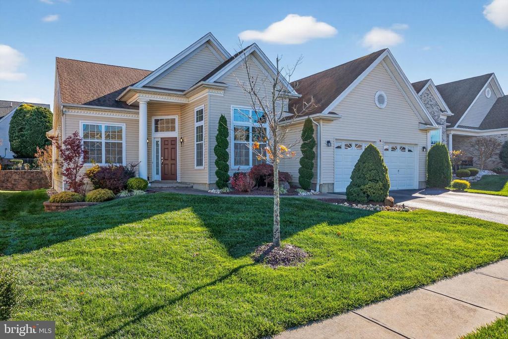 24 FISHER ISLAND CT, Monroe Township, NJ 08831